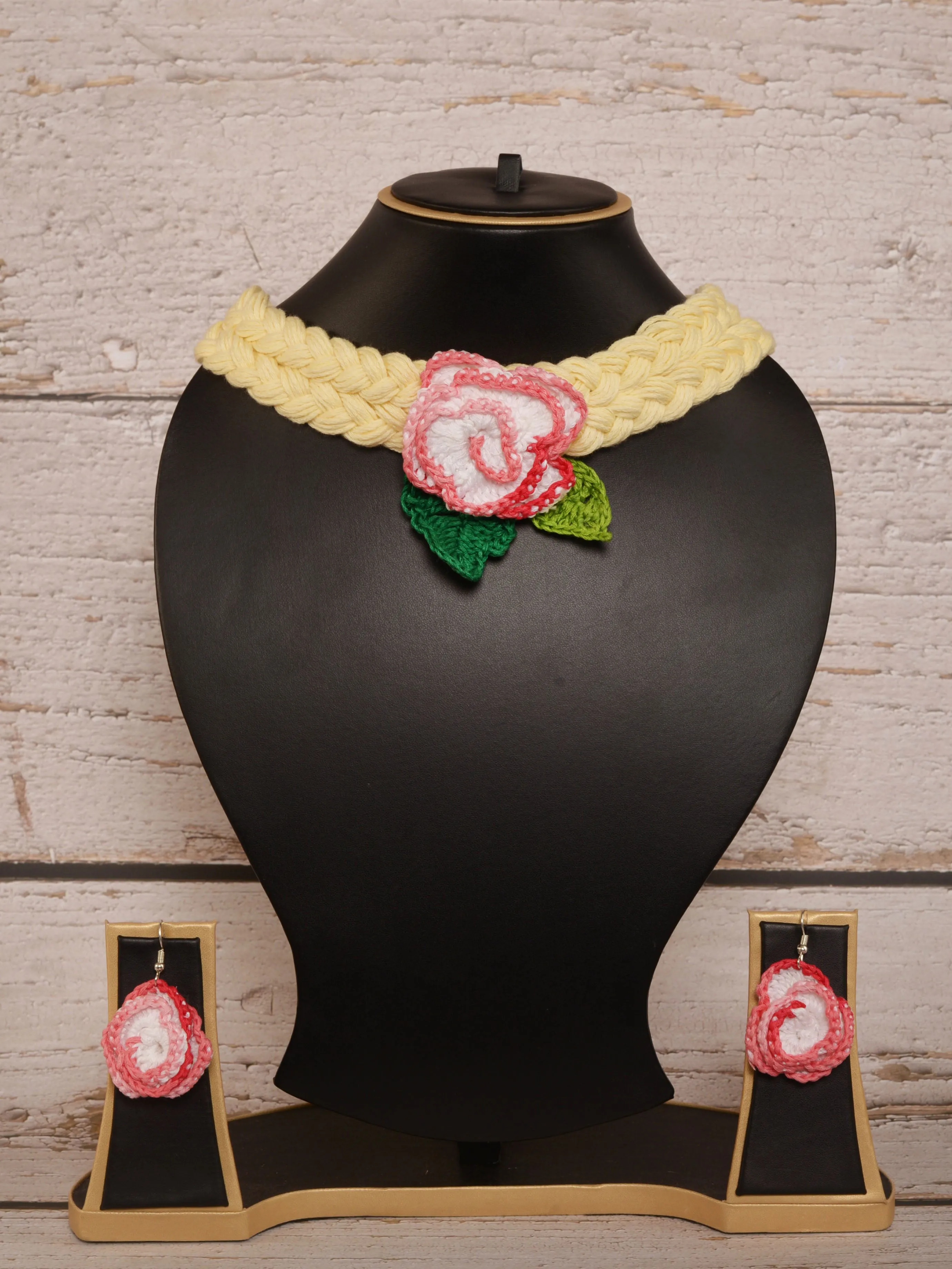 Aarti Crochet Necklace & Earrings  set