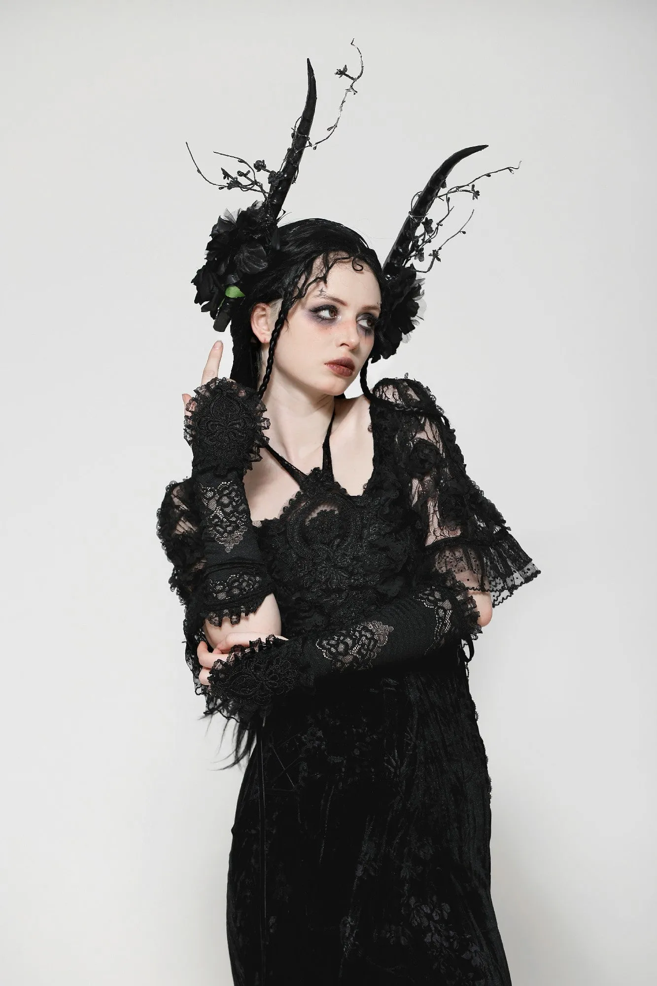 Gothic Romantic Lace Embroidered Gloves AGL026