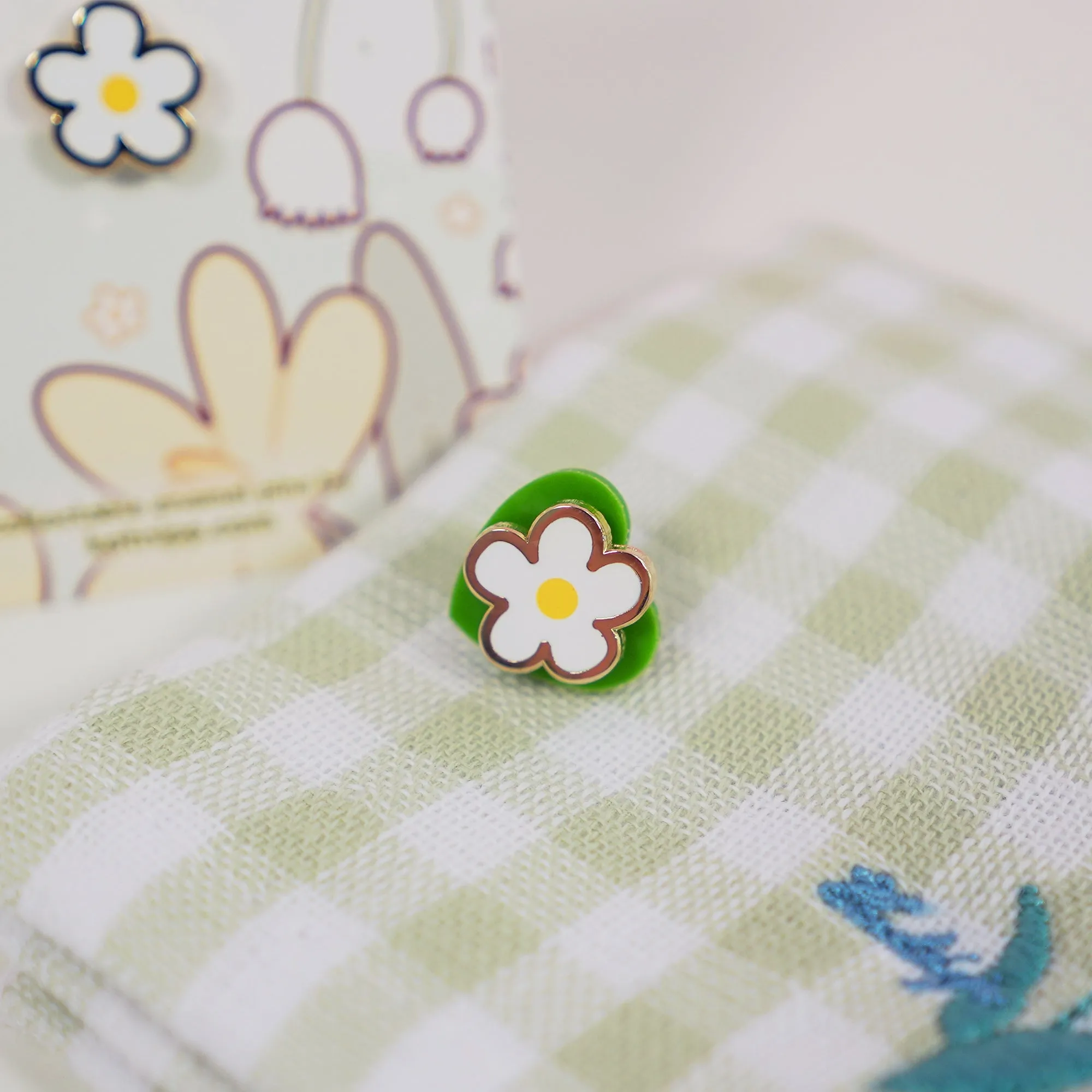 Mini White Daisy Flower Enamel Pin | Cute Kawaii Flower Pin | Spring Ducks & Daffodils Collection