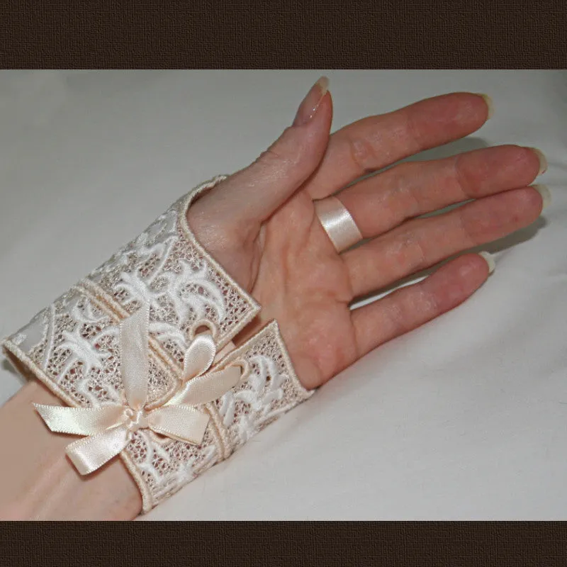 Wedding Gloves 02 Freestanding Lace
